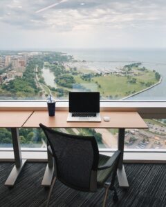 MacBook mit schöner Aussicht